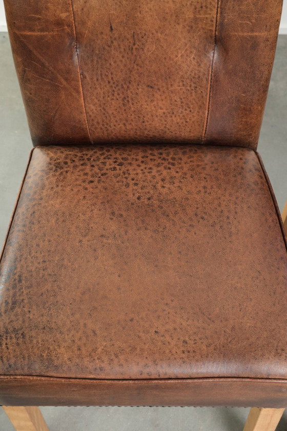 4x Beautiful large sheepskin dining chair in a dark cognac color with a lovely English look – Wood (photo 9 of 13)