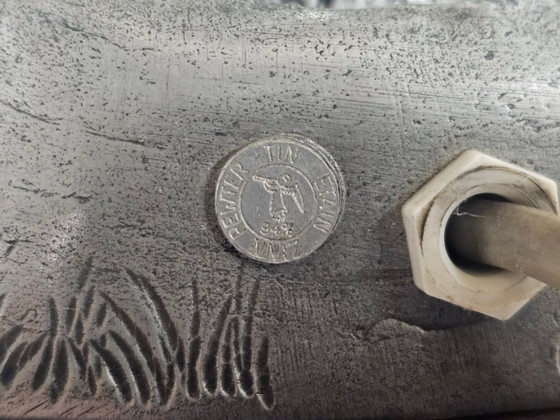 Image 1 of Lámpara de pie extragrande de hojalata - Lámpara decorativa figurativa - Tercer cuarto del siglo XX