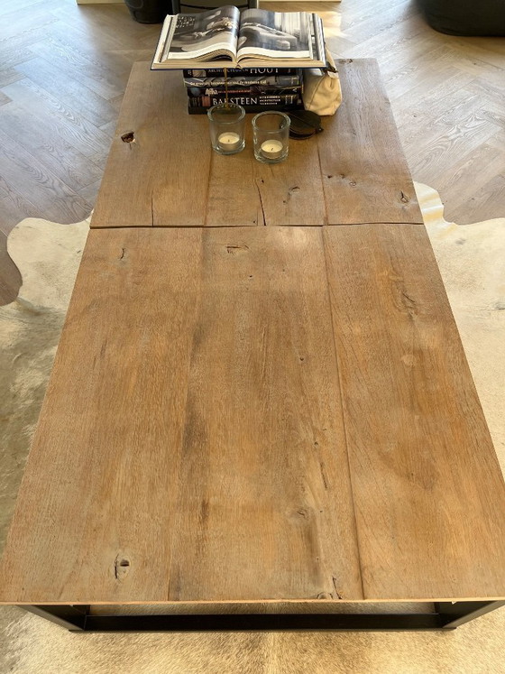 Image 1 of Coffee table set with tablecloth