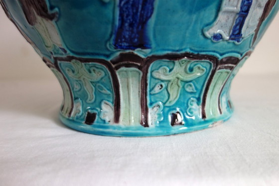 Image 1 of Ein Paar gedeckter Vasen aus Keramik, China, Mitte 20.