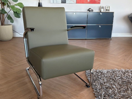 Gispen GC405 und Hocker GT 443 in Toledo Olive Leder