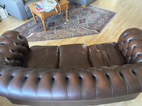 Bellissima Chesterfield originale di Spring Vale – Springvale, Divani 2 posti, Leather, Wood (photo 6 of 6)