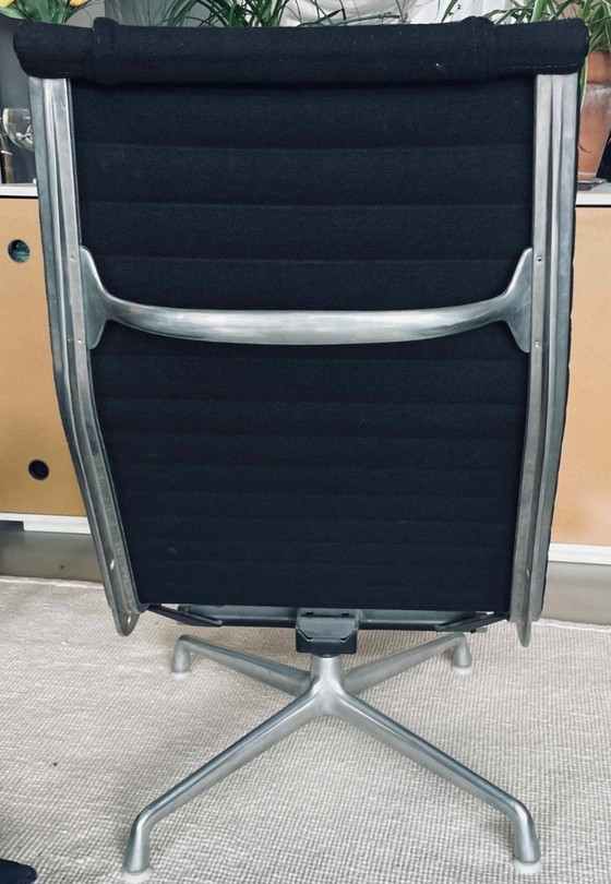 Image 1 of Vitra Eames Aluminium Chair EA 124