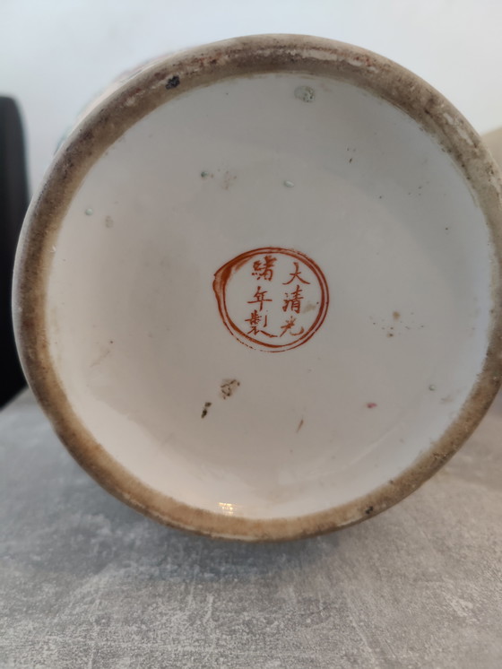 Image 1 of Chinese Republic-era vase (1915–1935) – Guangxu mark – Hzü enamel – Hand-painted Famille Rose – Art Deco