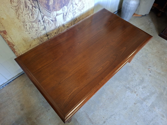 Image 1 of Klassische englische Couchtisch Mahagoniholz leichte Gebrauchsspuren dim.120x70cm und 50cm hoch.