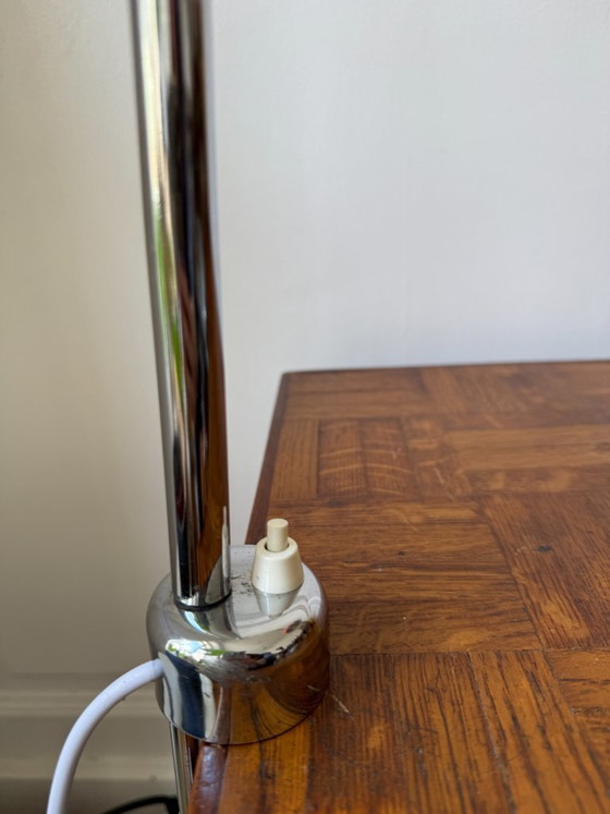 Image 1 of Oranje werkplaatslamp - bankschroefbevestiging uit de jaren 70