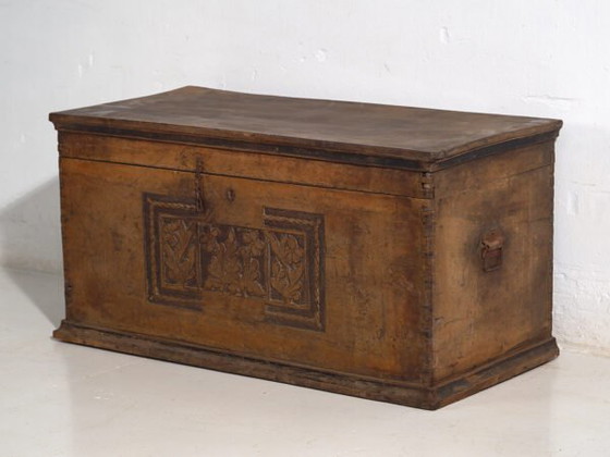Coffre ancien avec motifs floraux gravés (c.1850) #14 – Commodes, Rustic (photo 37 of 40)