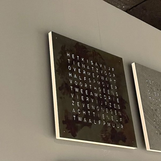 Qlocktwo Classic Earth klok