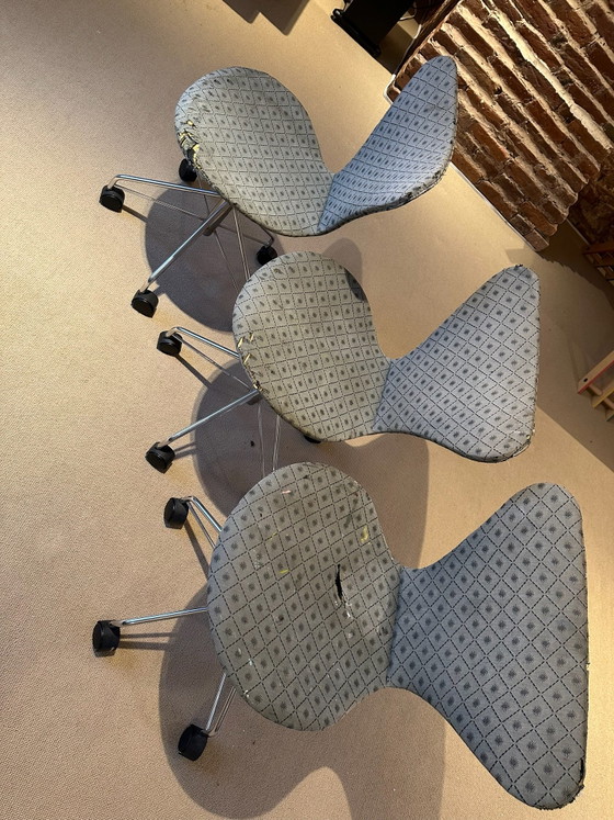 4 x Fritz Hansen Series 7 Chairs, Arne Jacobsen, Original Osborne & Little Fabric, Swivel chairs, Chrome (photo 8 of 15)