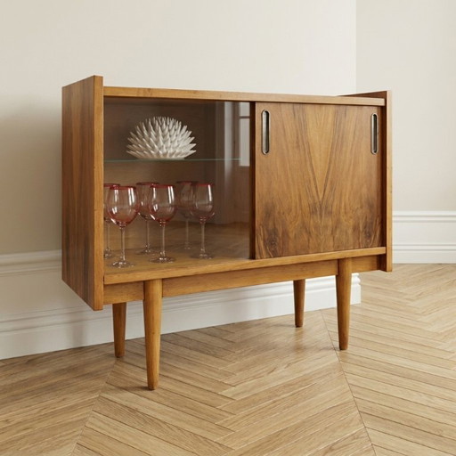 Drankbar in mid-century modern stijl, gemaakt van teakhout en glas, met kast, jaren 60.