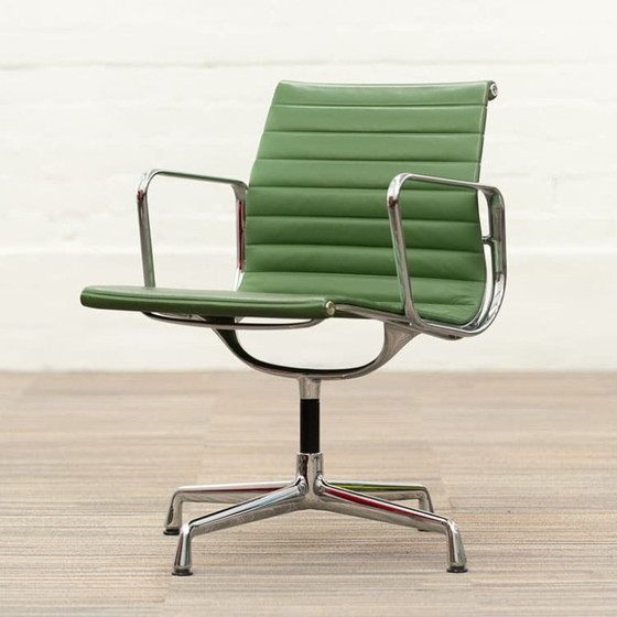 Image 1 of Vitra Ea 108 Drehstuhl