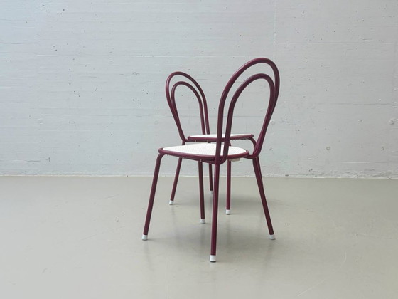 Sedie da bistrot con struttura bordeaux e sedile in plastica, anni '80 – Sedie da camera (photo 3 of 13)