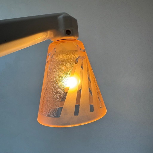 Antieke art-deco wandlamp met roze glas