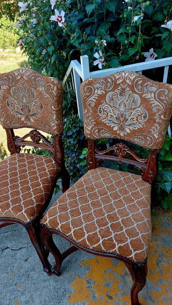 Image 1 of Prachtig paar antieke stoelen in neorococo-stijl, gerestaureerd en opnieuw bekleed.