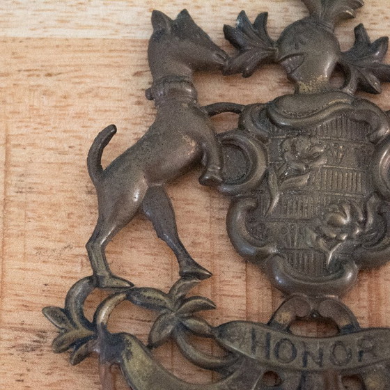 Image 1 of Vintage Messing Sleutelrek Met Hond, Hert En Ridder: Italiaans Heraldish Ontwerp