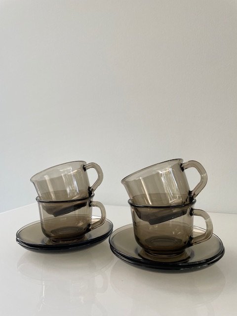 Image 1 of Set di 4 tazze e piattini vintage Arcoroc | Francia anni &#39;70 | 150 ml