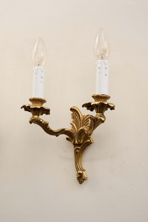 Paar Wandleuchten aus Messing im Louis-XV-Stil, Gold (Foto 4 von 5)