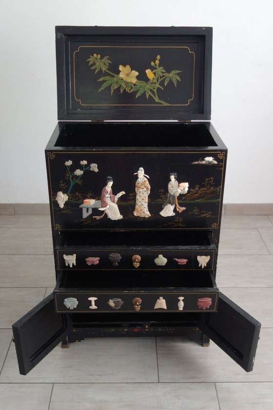 Image 1 of Meuble chinois de rangement à incrustation de pierres dures, Chine milieu XXème