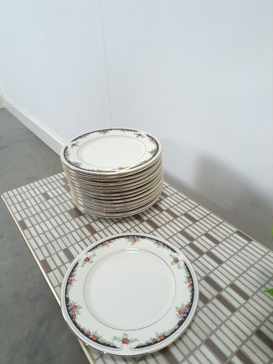Image 1 of Set of 15 porcelain breakfast plates China Pearl Rebecca with flowers