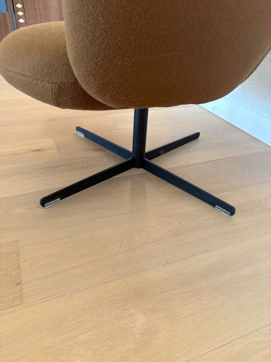 Fauteuil Artifort avec revêtement en tissu marron, Textile, Métal, Modern (photo 4 sur 5)