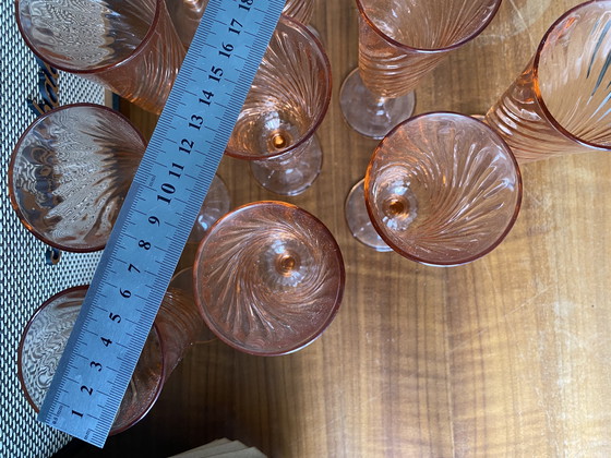 Image 1 of Vintage Luminarc Rosaline Pink Swirl champagneglazen uit Frankrijk