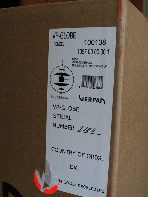 Verner Panton VP Globe Ø40 cm brass, new in original box – Pendant lamps, Plexiglass (photo 9 of 9)
