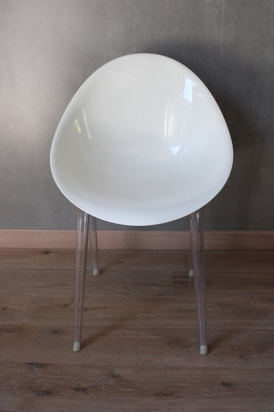 Image 1 of 4 sedie bianche Mr Impossible Kartell di Philippe Starck