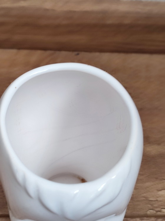 Image 1 of Pot de fleurs vintage en céramique blanche, motif tête d'enfant.