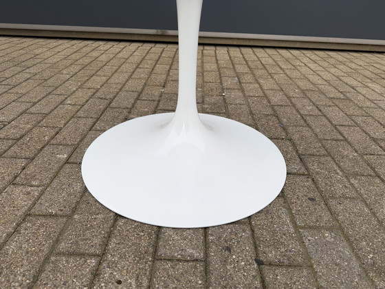 Image 1 of Original round Knoll Tulip dining table (152cm) in Carrara marble, Eero Saarinen