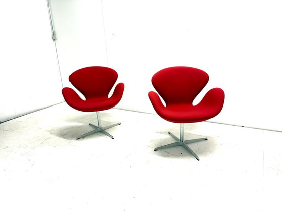 2x Fritz Hansen Swan chair Arne Jacobsen Poltrona Girevole, Sedie girevoli, Tessile, Alluminio, Rosso, Vintage (foto 3 di 14)