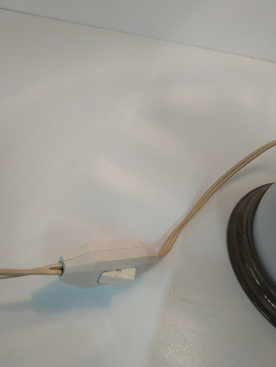 Image 1 of Lampe à huile ancienne vintage en verre opale (convertie).