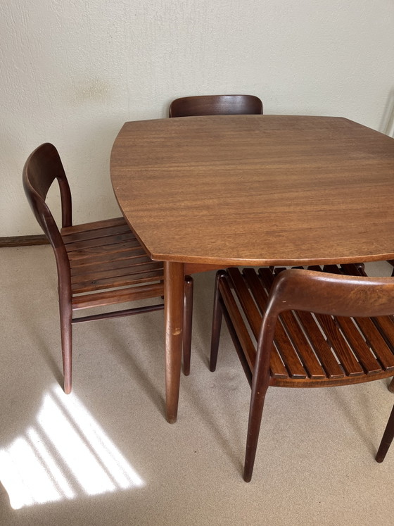 Image 1 of Eettafelset met 4 stoelen