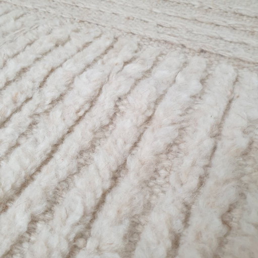 New hand-woven wool carpet direct from the importer