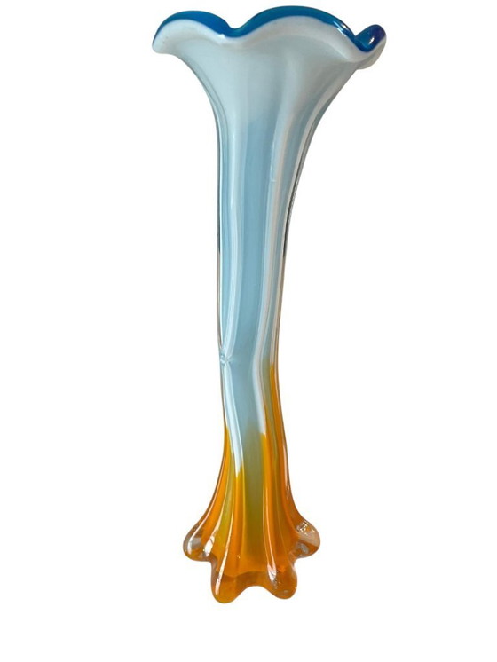 Image 1 of Vintage Italiaanse vaas van kunstglas – Empoli-stijl, opaalblauw en amberkleurig (midden van de 20e eeuw)