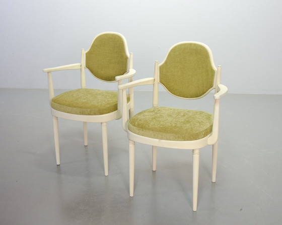 Image 1 of 2 klassieke crèmekleurige Thonet-stoelen model 644 PV met amandelgroene fluwelen bekleding van Hanno von Gustedt, jaren 60