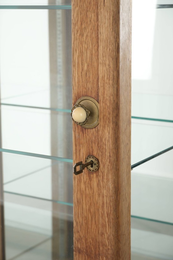 Image 1 of Vitrina antigua holandesa de roble con 2 puertas, estantes de cristal y parte trasera con espejo.