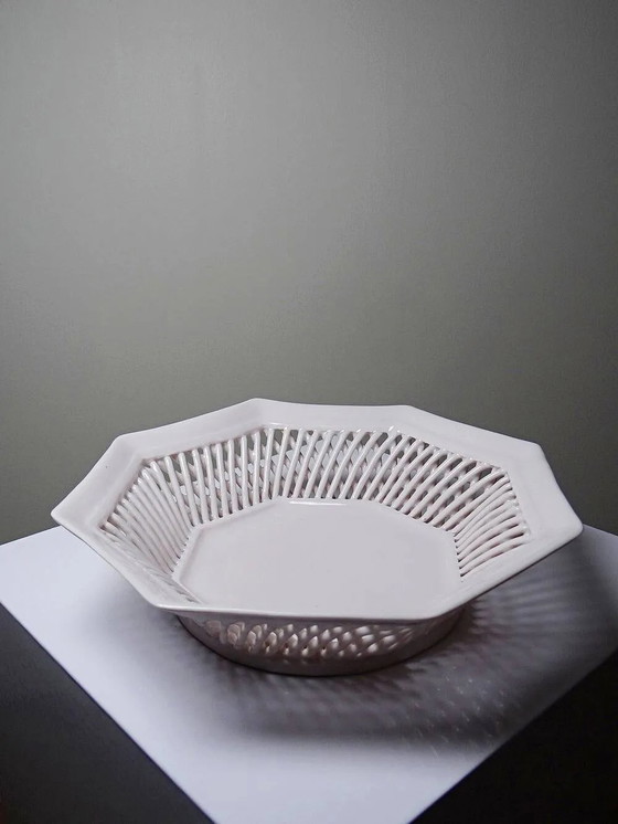 Bol octogonal en porcelaine tissée rose pâle, circa 1950. – Mid Century Modern (photo 13 of 13)