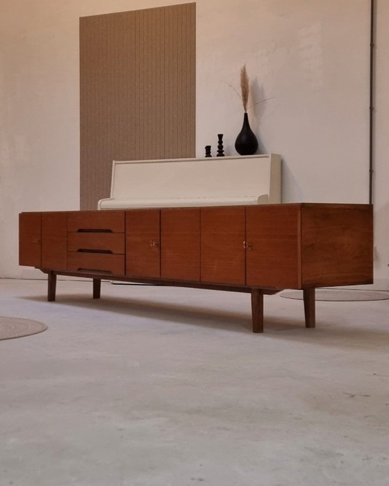 Image 1 of Credenza bassa di metà secolo