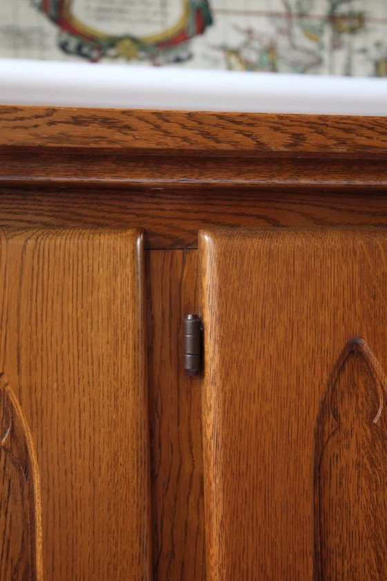 Meuble en chêne d'inspiration gothique belge, années 1960 – Buffets, Wood (photo 8 of 13)