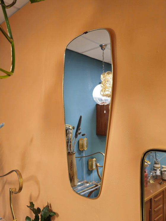 Image 1 of Miroir vintage mural en laiton