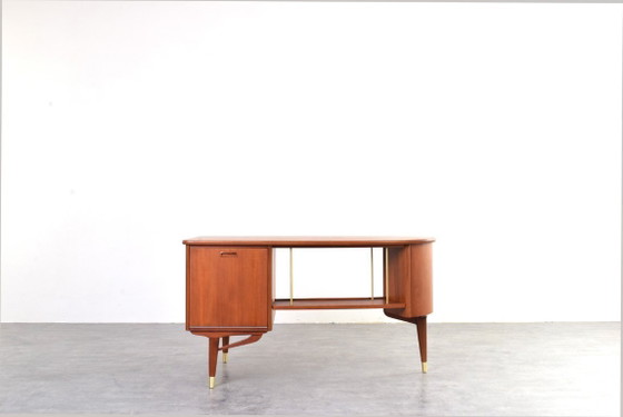 Image 1 of Bureau van organisch teakhout uit het midden van de 20e eeuw van Sola Møbler, jaren 60.