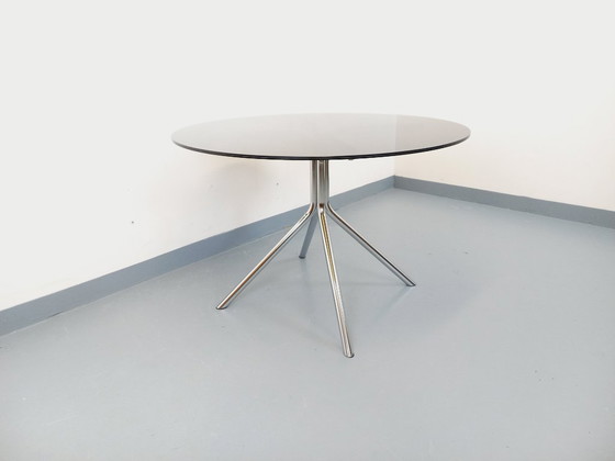 Image 1 of Vintage ronde eettafel van plexiglas, rookglasachtig materiaal en verchroomd metaal, in Space Age-stijl uit de jaren 70.