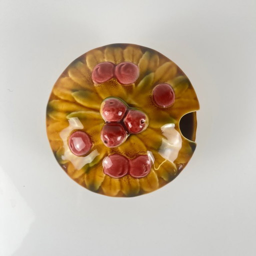 Sarreguemines "cherry" slipware sugar bowl, 1970