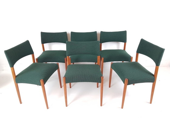 Image 1 of 6 vintage Deense stoelen nieuw gestoffeerd groene Grape 