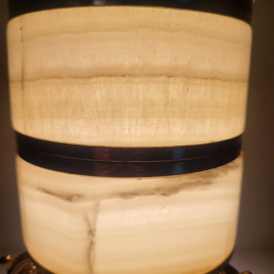 Image 1 of Lampe à poser en albâtre et laiton 