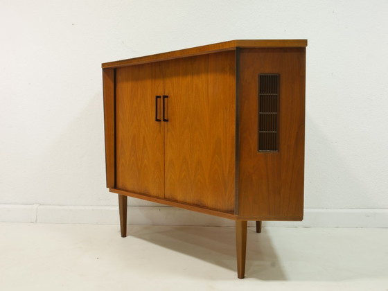 Image 1 of Vintage hoekkast / tv-meubel, walnootfineer, jaren 60, Mid Century, Duitsland