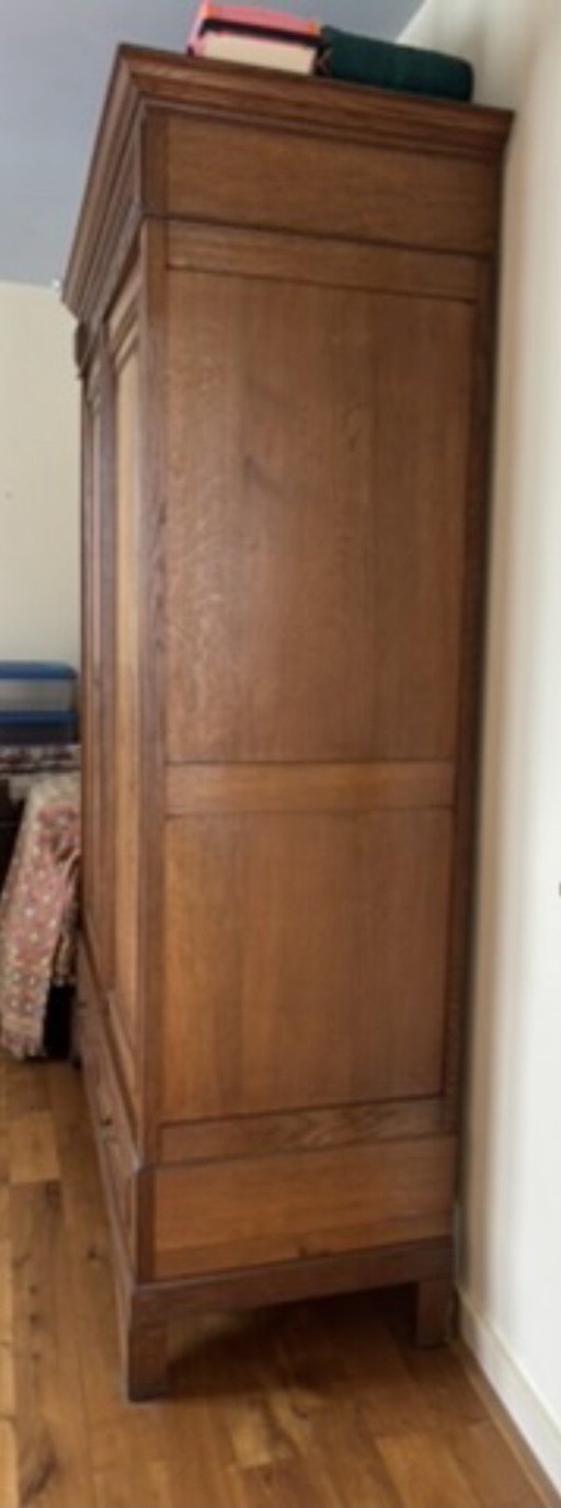 Kledingkast, vol eikenhout. 