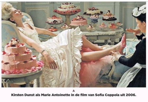 Image 1 of Marie Antoinette Style Super 3 zits Sofa
