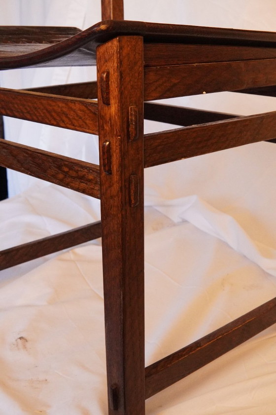 Image 1 of Zeldzame vroege Giuseppe Rivadossi massief eikenhouten eettafel met vier stoelen met diamantvormig snijwerk.