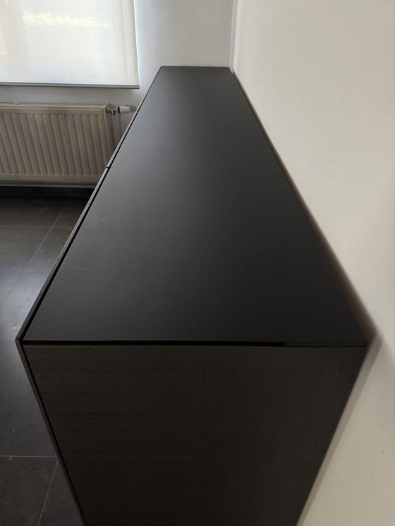 Image 1 of Buffet Ligne Roset, 4 portes, chêne anthracite, plateau en verre satiné